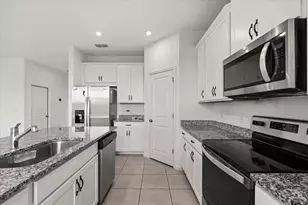 1051 Lakeshore Breeze Pl, Kissimmee, FL 34747 - Photo 4
