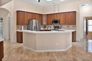 215 Strathmore Cir, Kissimmee, FL 34744 - Photo 10
