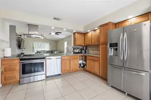 140 Seabreeze Cir, Kissimmee, FL 34743 - Photo 8
