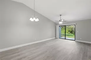 2422 King Oak Ct, Saint Cloud, FL 34769 - Photo 4