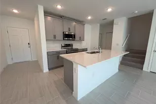 490 Thompson Vlg Ave, Apopka, FL 32703 - Photo 2