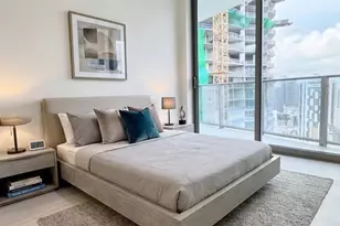 77 SE 5th St, Miami, FL 33131 - Photo 2
