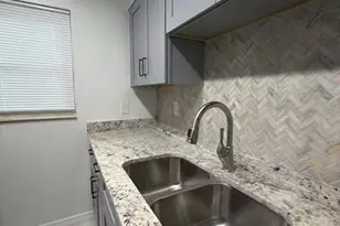 827 Sky Lake Cir, Orlando, FL 32809 - Photo 4