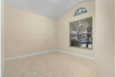 2546 Crown Ridge Circle, Kissimmee, FL 34744 - Photo 4
