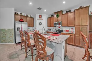 289 Siesta Vista Ct, Davenport, FL 33896 - Photo 4