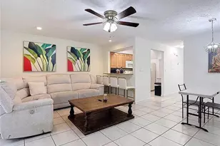 10131 Lake Oak Cir, Tampa, FL 33624 - Photo 2