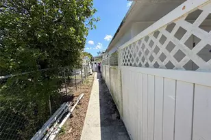 131 E 39th St, Hialeah, FL 33013 - Photo 32