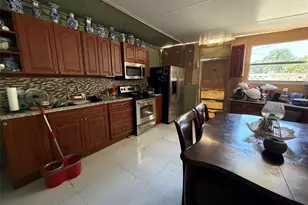 131 E 39th St, Hialeah, FL 33013 - Photo 22