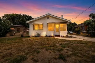 207 S Perry Ave, Fort Meade, FL 33841 - Photo 1