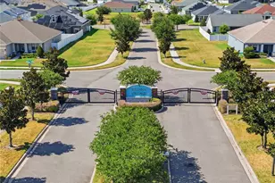 319 Travelers Creek Dr, Auburndale, FL 33823 - Photo 2