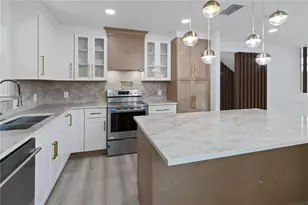 3232 W Oakellar Ave, Tampa, FL 33611 - Photo 12