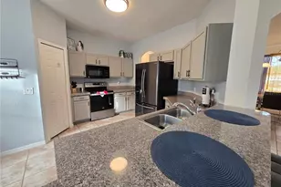 930 Oxford Dr, Davenport, FL 33897 - Photo 6