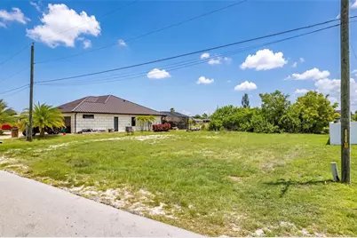 623 NE 7th Terrace, Cape Coral, FL 33909 - Photo 2
