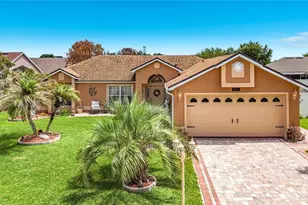 2842 Berkshire Cir, Kissimmee, FL 34743 - Photo 2