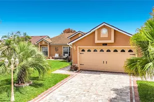 2842 Berkshire Cir, Kissimmee, FL 34743 - Photo 4