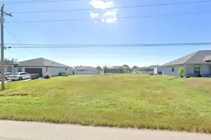 406 Jacaranda Pkwy E, Cape Coral, FL 33909 - Photo 1