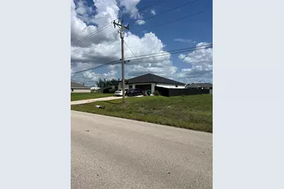 406 Jacaranda Pkwy E, Cape Coral, FL 33909 - Photo 4
