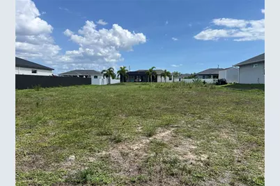 406 Jacaranda Pkwy E, Cape Coral, FL 33909 - Photo 2
