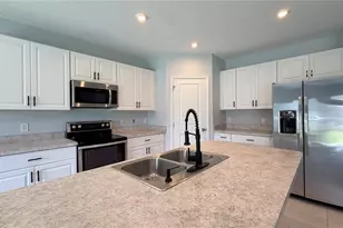 2811 Parkfield Rd, Saint Cloud, FL 34772 - Photo 4