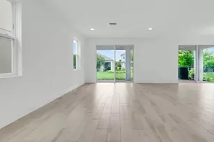 6214 Sea Amber Ln, Apollo Beach, FL 33572 - Photo 4