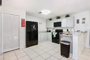 2810 Club Cortile Cir, Kissimmee, FL 34746 - Photo 4