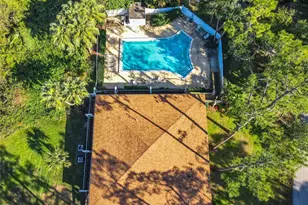 381 San Jose Dr, Winter Haven, FL 33884 - Photo 2