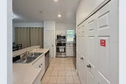 1302 S Beach Circle, Kissimmee, FL 34746 - Photo 6