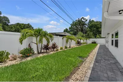 3295 57th Street N, Saint Petersburg, FL 33710 - Photo 2