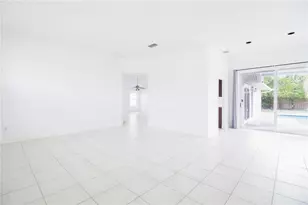 2782 Picadilly Cir, Kissimmee, FL 34747 - Photo 2