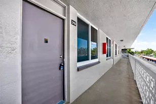 5095 Bay St NE, Saint Petersburg, FL 33703 - Photo 4
