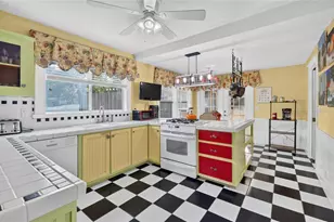 150 S Clayton St, Mount Dora, FL 32757 - Photo 12