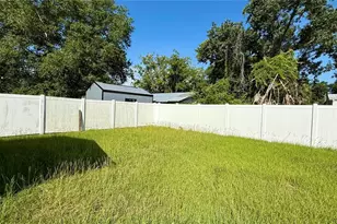 205 Mill St, Wildwood, FL 34785 - Photo 12