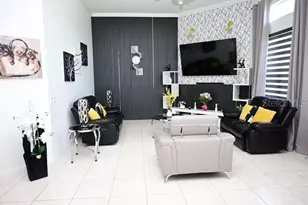 2270 Tournament Ct, Kissimmee, FL 34746 - Photo 2