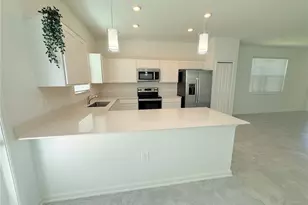 393 Bogey Dr, Davenport, FL 33896 - Photo 2