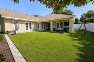 2526 Holly Berry Cir, Clermont, FL 34711 - Photo 12