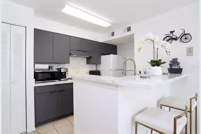 2209 Antigua Place #828, Kissimmee, FL 34741 - Photo 4
