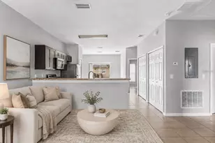 677 Royalty Ct, Kissimmee, FL 34758 - Photo 4