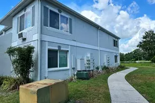 4140 Dolphin Dr, Tampa, FL 33617 - Photo 2