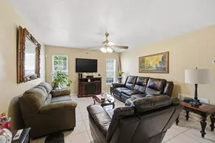 642 Madrid Dr, Kissimmee, FL 34758 - Photo 14