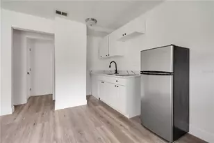 1409 College Park Ln, Tampa, FL 33612 - Photo 8