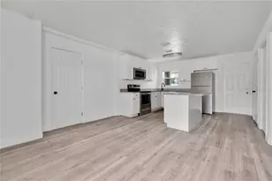 1409 College Park Ln, Tampa, FL 33612 - Photo 4