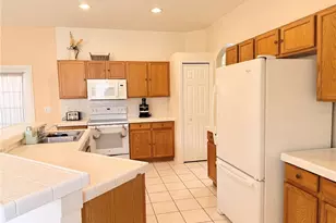 3010 Victoria Dr, Kissimmee, FL 34746 - Photo 4