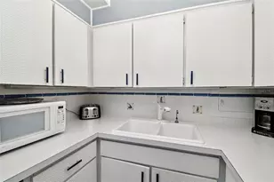 31 Island Way, Clearwater Beach, FL 33767 - Photo 6