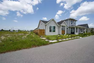 2914 Sailhouse Dr, Saint Cloud, FL 34771 - Photo 2