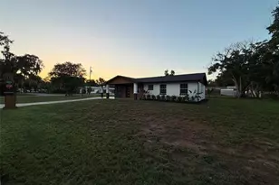 1301 Nichols Dr, Tavares, FL 32778 - Photo 4