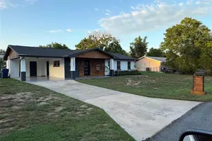 1301 Nichols Dr, Tavares, FL 32778 - Photo 1