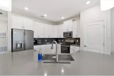 1077 Downswing Pl, Davenport, FL 33896 - Photo 12