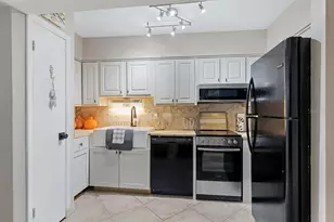10365 Paradise Blvd, Treasure Island, FL 33706 - Photo 10