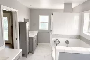 2001 Magnolia Dr, Clearwater, FL 33764 - Photo 8