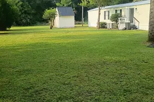 105 Canary Ln, Satsuma, FL 32189 - Photo 2